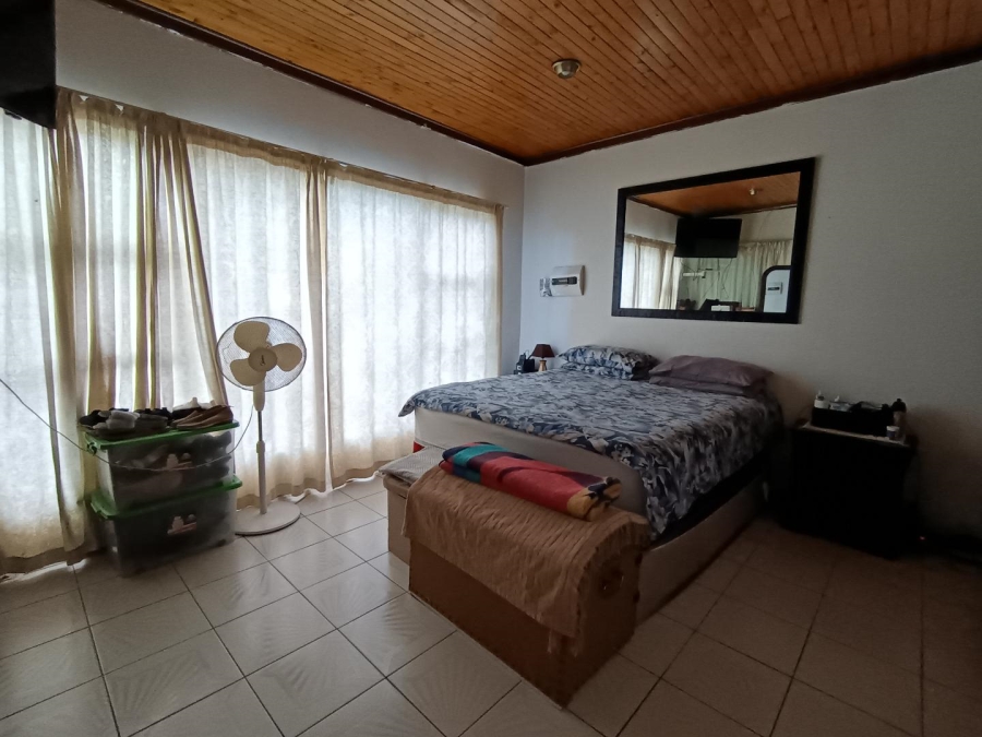 6 Bedroom Property for Sale in Heuwelsig Free State